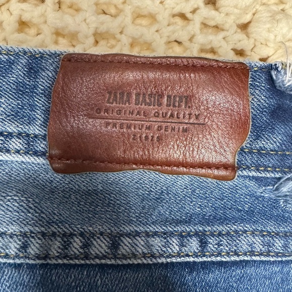 Zara Women's Blue Distressed Jeans.            #24 - Picture 13 of 13
